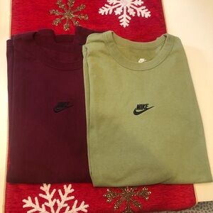 2 Men’s Nike tshirts/very good condition. Size Large.